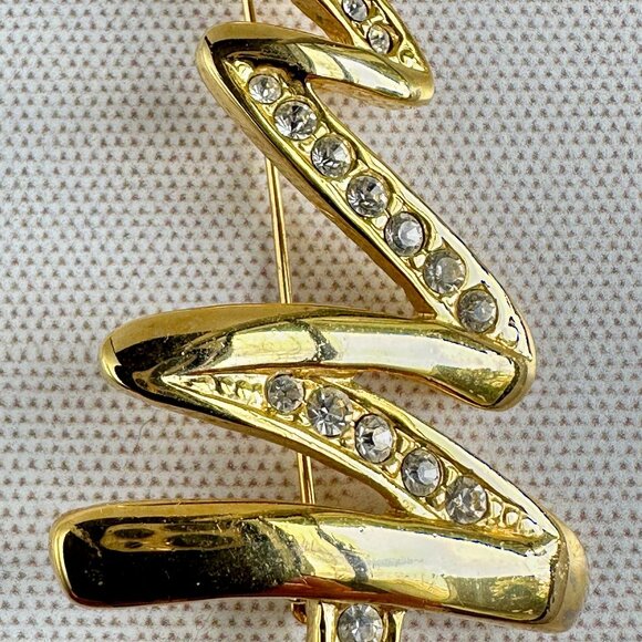 Vintage Gold Tone Ribbon Christmas Tree Pin With Rhinestone Accents - Picture 2 of 7